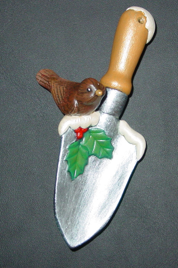 2007-maart-keramiek-9-x-4-cm-kerstschepje-met-vogeltje